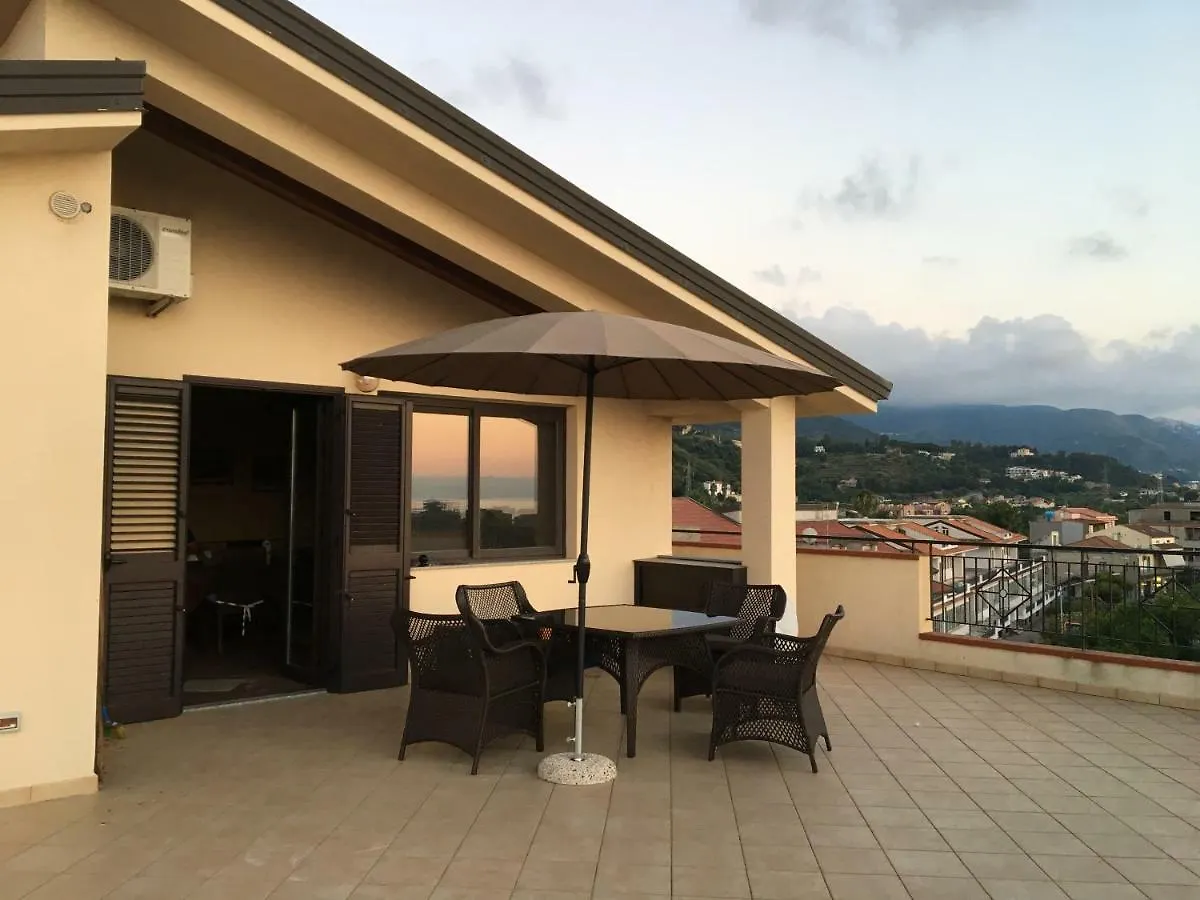 Attico Panoramico A Pochi Passi Dal Mare Apartment Casa Cangemi