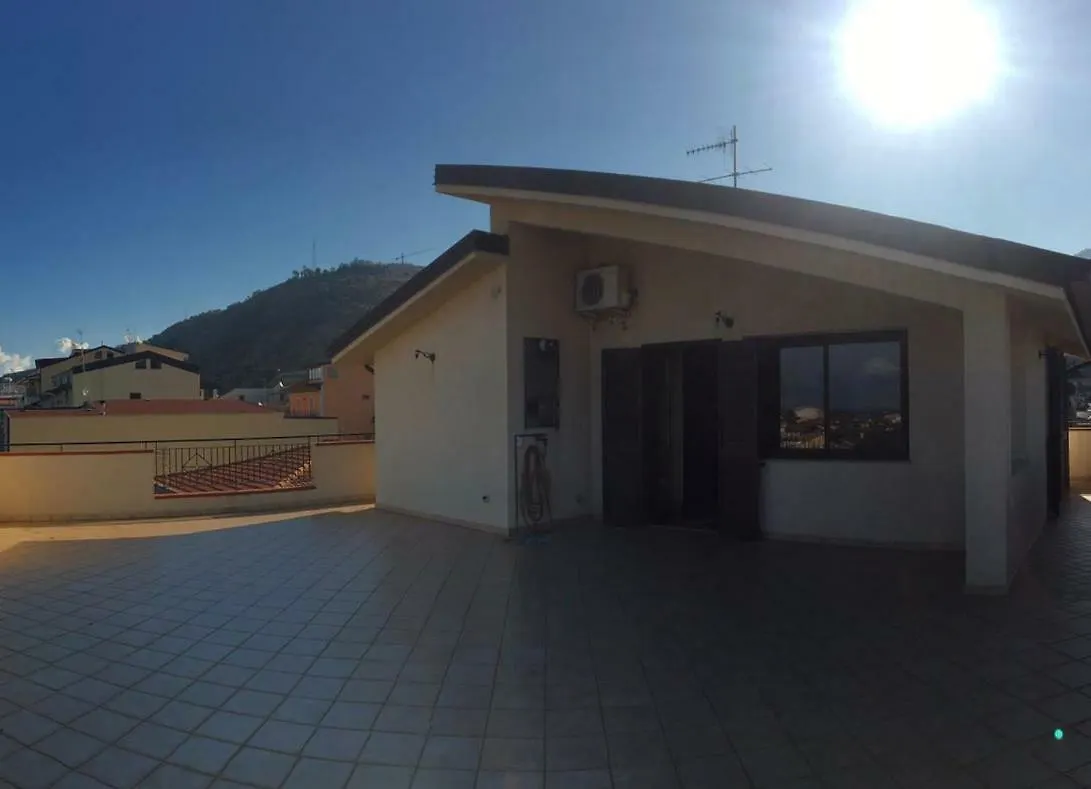 Attico Panoramico A Pochi Passi Dal Mare Apartment Casa Cangemi