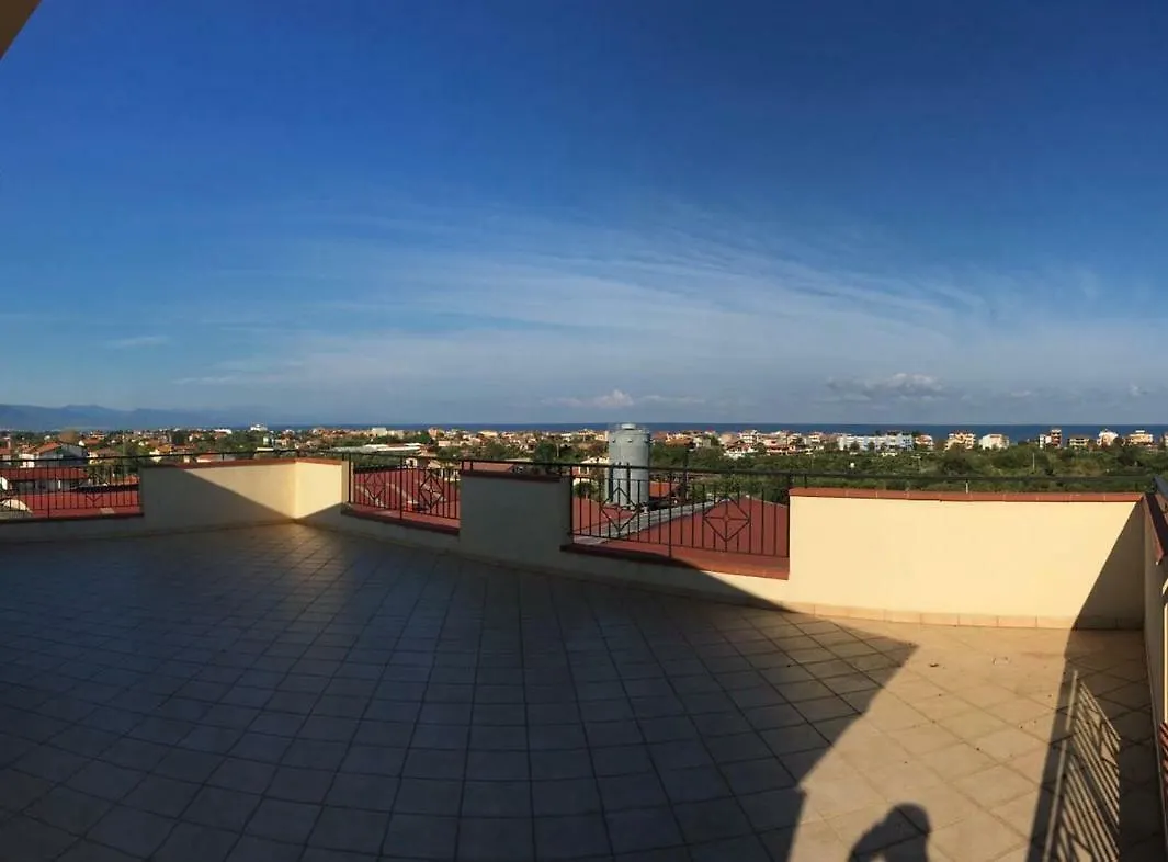 Attico Panoramico A Pochi Passi Dal Mare Apartment Casa Cangemi 0*,
